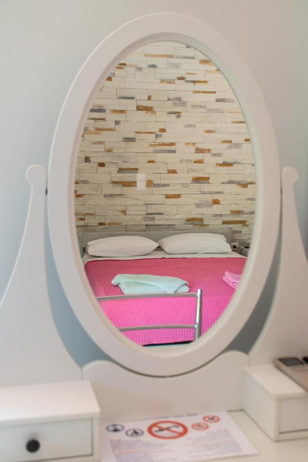 Holiday Rooms Otzias Luaran gambar