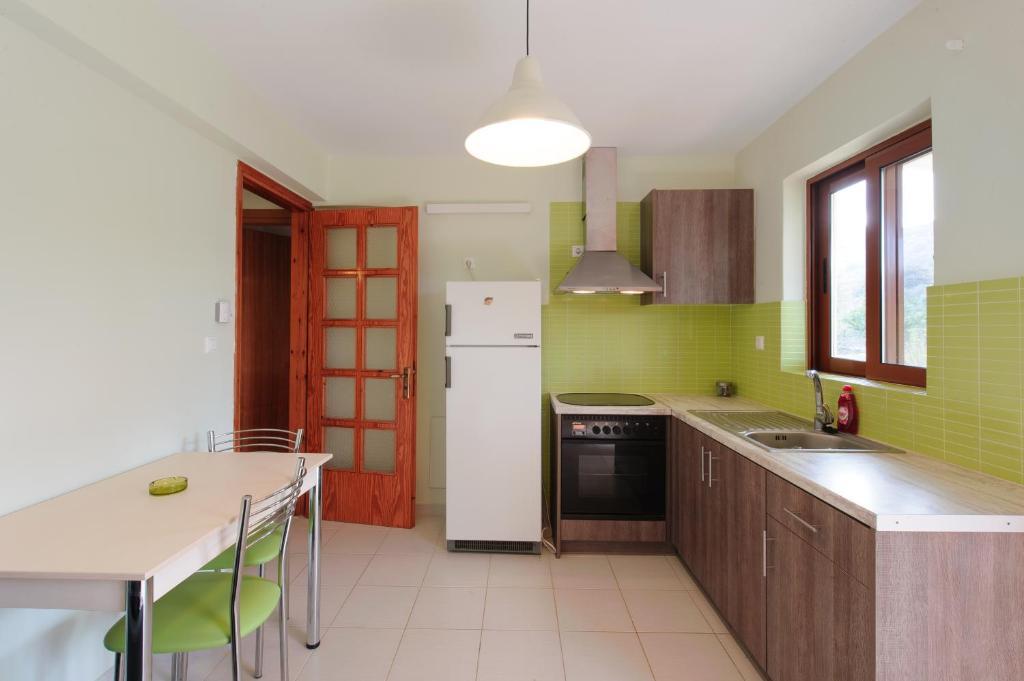 Holiday Rooms Otzias Luaran gambar